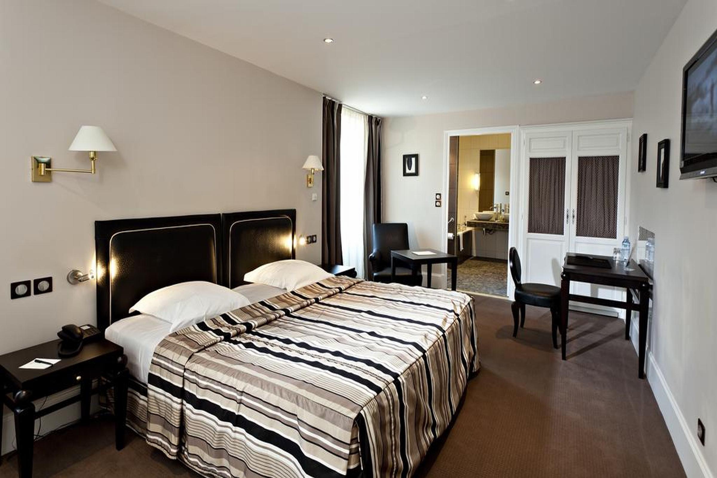 Hotel De La Poste Beaune  Bagian luar foto