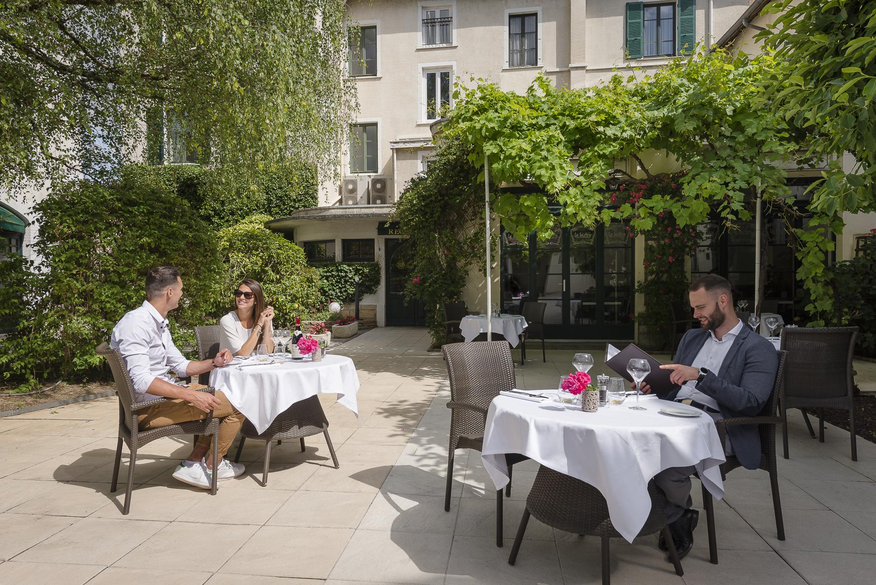 Hotel De La Poste Beaune  Bagian luar foto